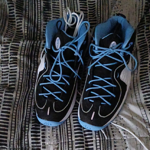 Nike Black and Blue Sneakers with Breathable Mesh